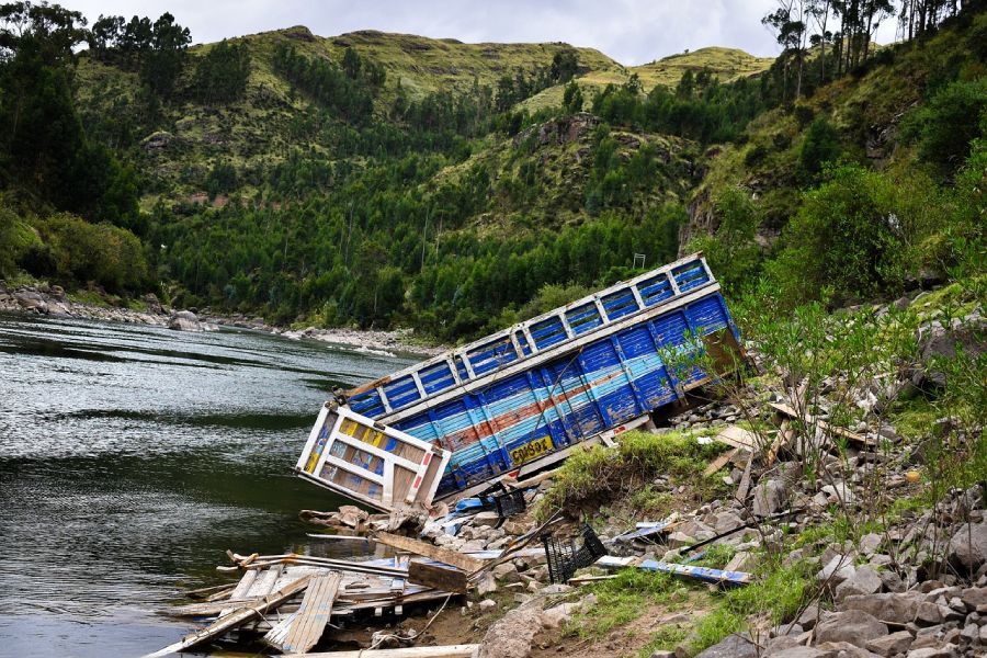 Why You Need a Skilled Houston 18-Wheeler Accident Lawyer After a Truck Crash